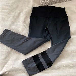 Cropped workout pants. Alo